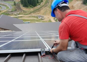 technician, solar panel, renewable-3936985.jpg